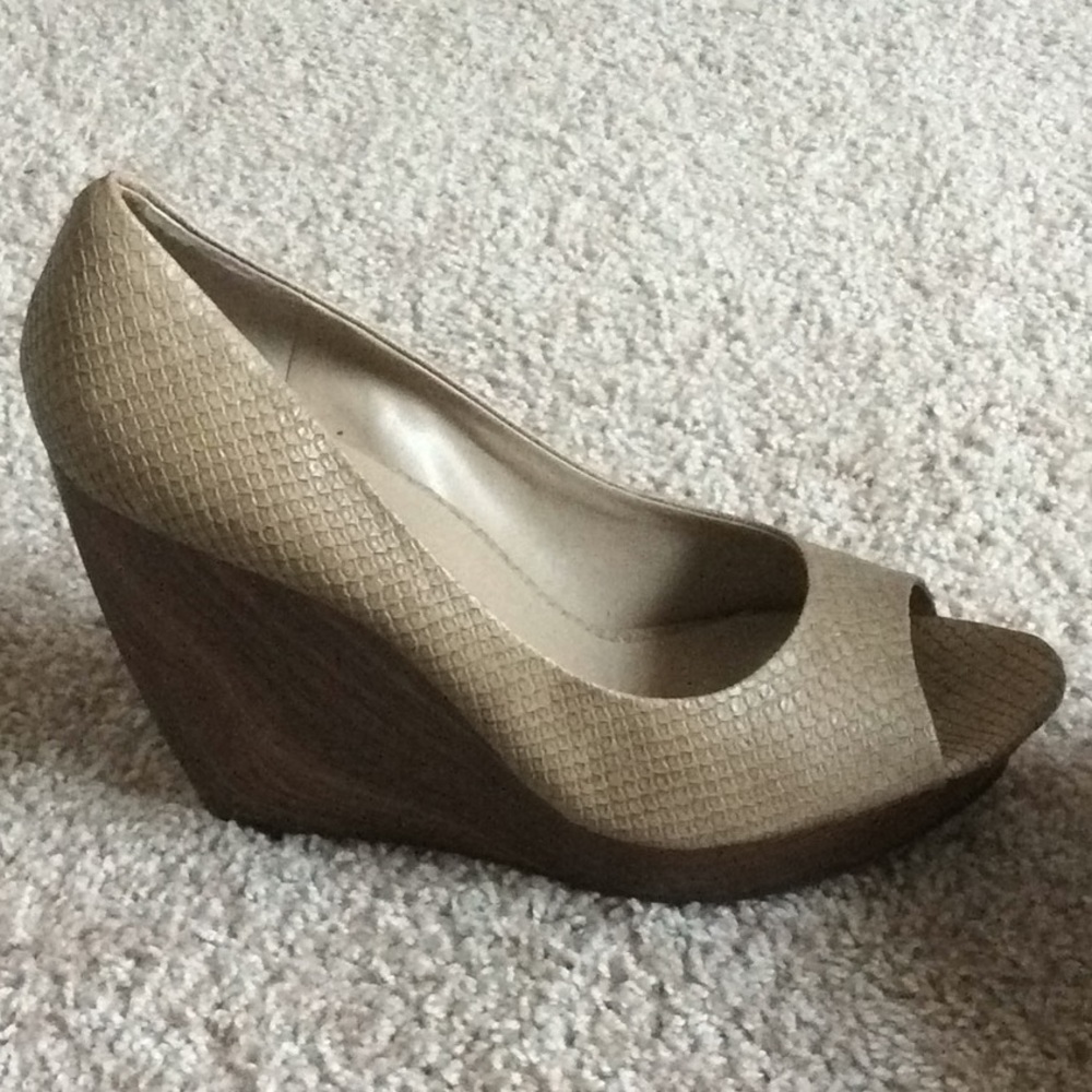 Jessica Simpson women’s size 11 peep toe wedges - Picture 2 of 4